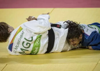 Sarah Menezes perde na repescagem, sofre luxação e dá adeus às  Olimpíadas Rio 2016